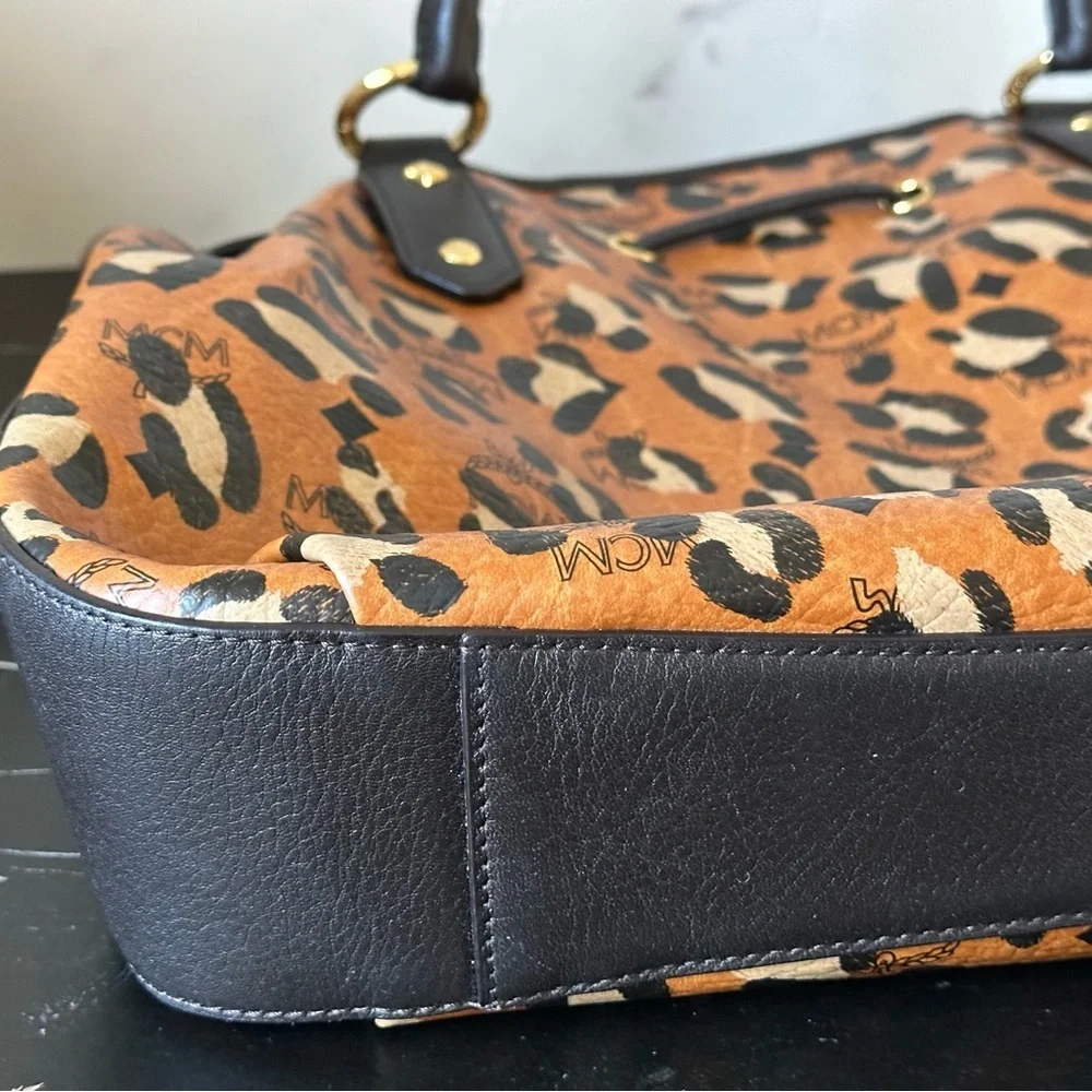 ❌SOLD❌🔥MCM VISETOS LEOPARD LARGE TOTE BAG LIMITED EDITION🔥MINT CONDITION - Picture 14 of 15